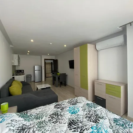 Paradiso 'в' 402 Private * نيسيبار